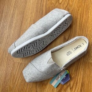 TOMS gray felt faux shearling alpargata slip on shoes women's 9 M